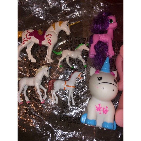 LOT OF UNICORNS - Picture 2 of 3